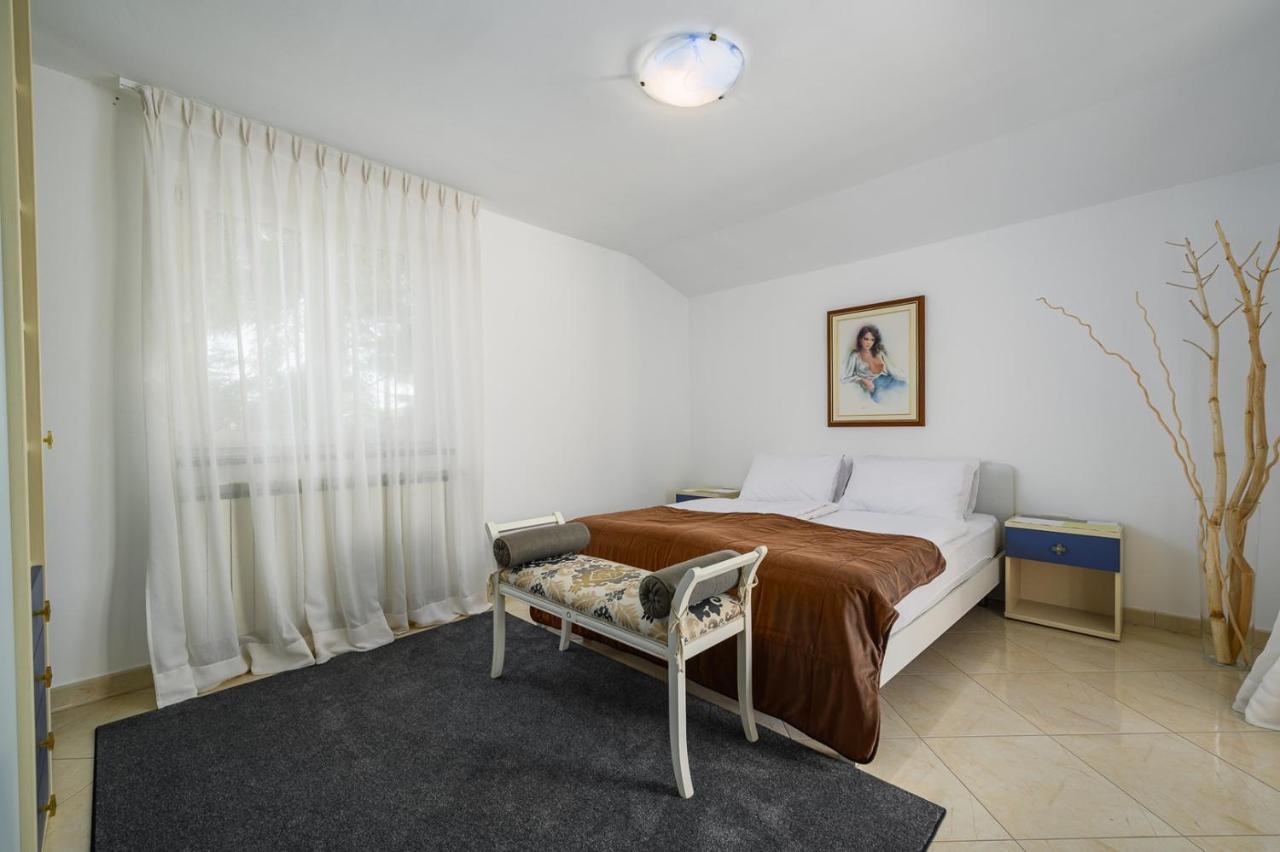 House With Apartments Dragica Умаг Екстериор снимка