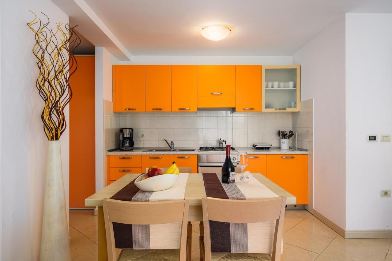 House With Apartments Dragica Умаг Екстериор снимка