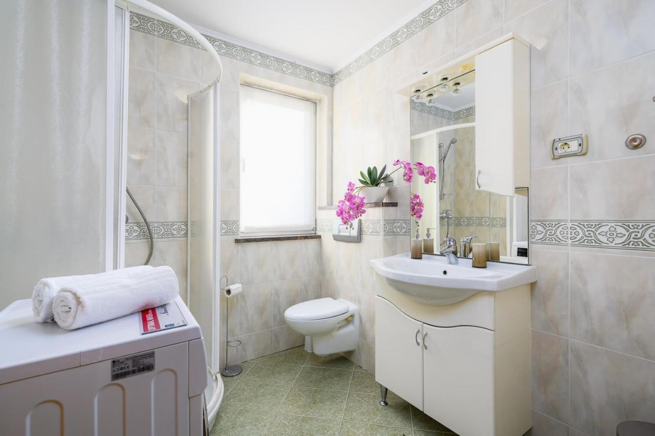 House With Apartments Dragica Умаг Екстериор снимка