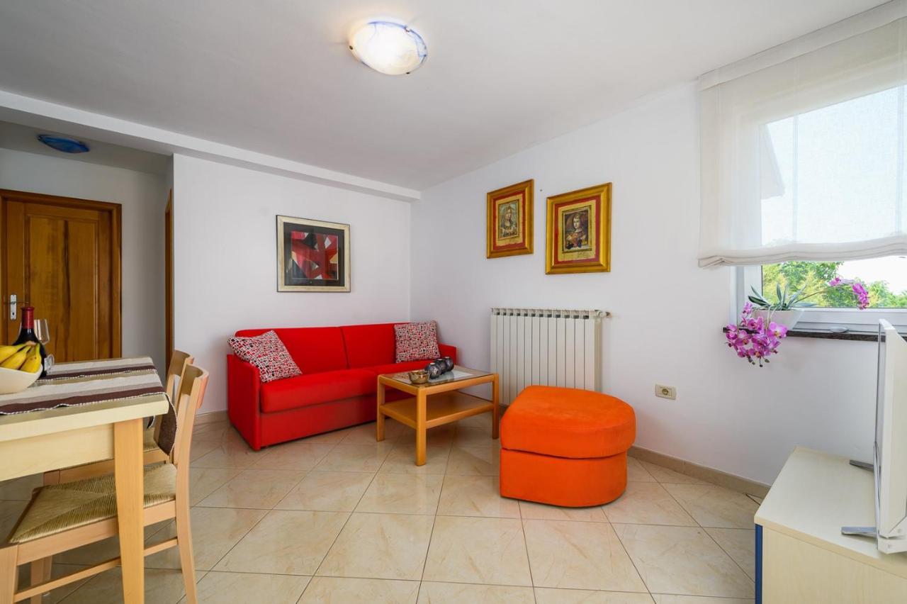 House With Apartments Dragica Умаг Екстериор снимка
