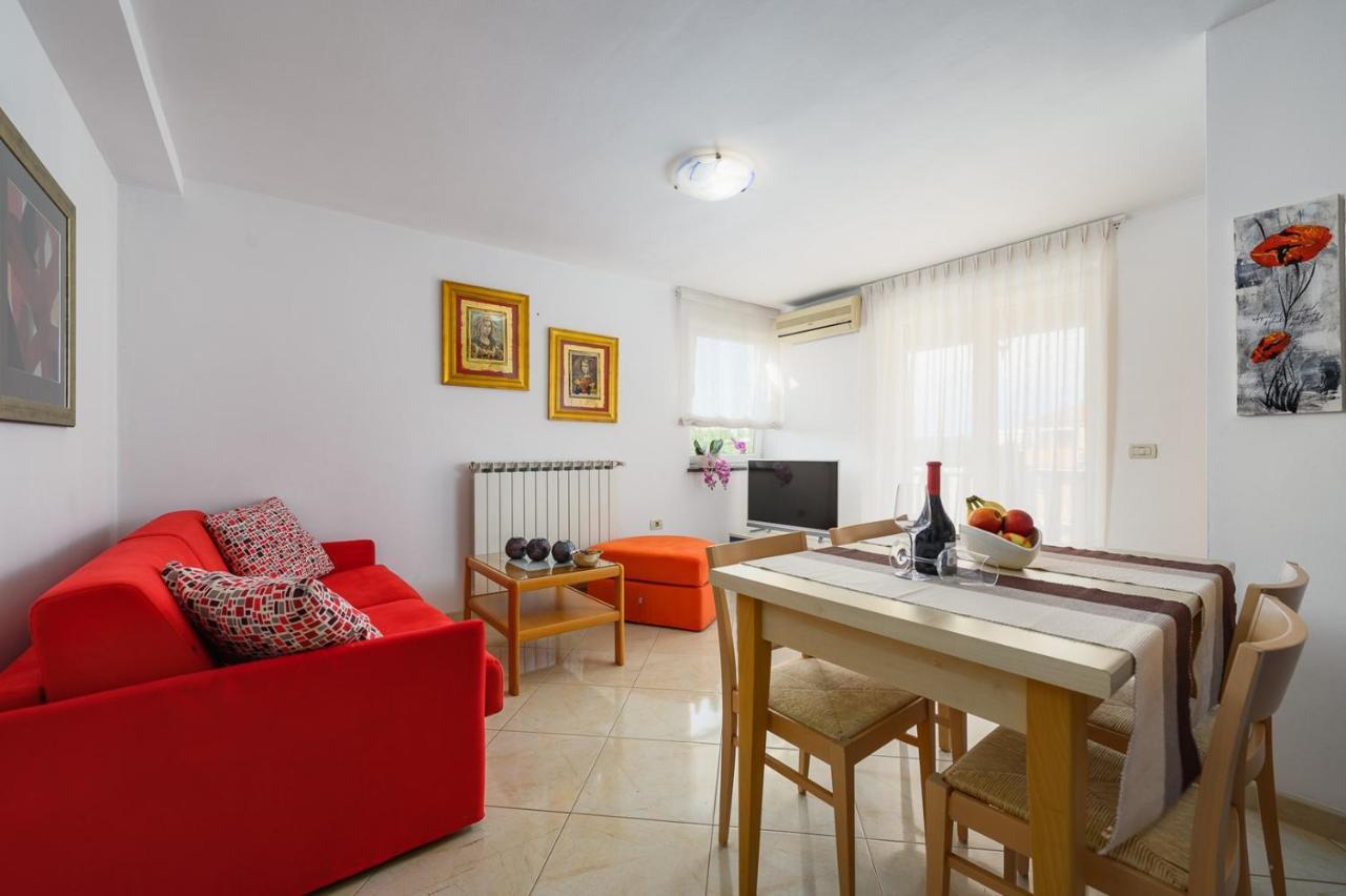 House With Apartments Dragica Умаг Екстериор снимка