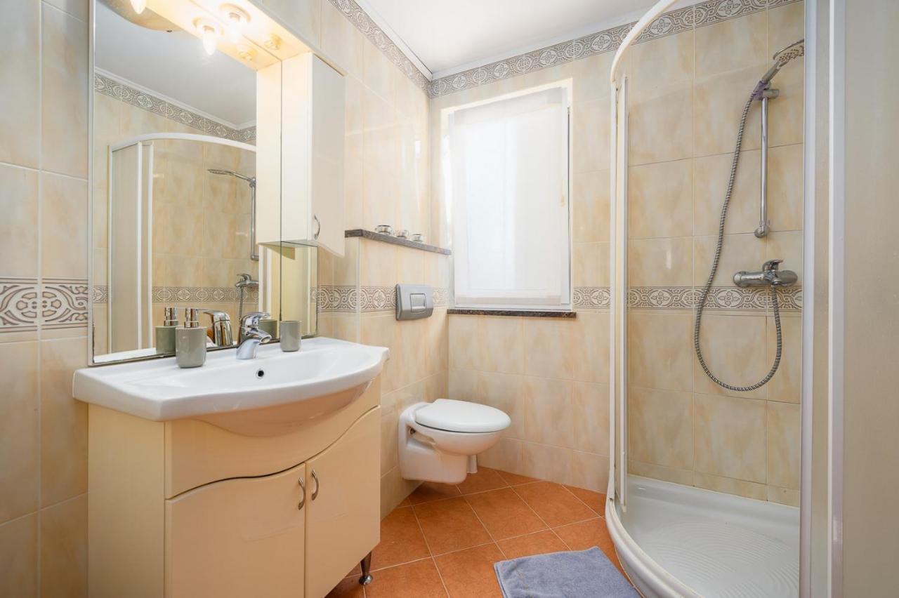 House With Apartments Dragica Умаг Екстериор снимка